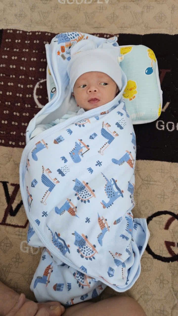 Bé trai 10 ngày tuổi bị cha mẹ bỏ rơi ở Yên Bái