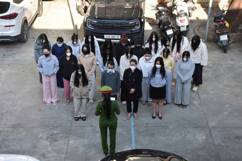 Triệt phá 2 ổ mại dâm núp bóng cơ sở massage tại khách sạn Mường Thanh và Samdi