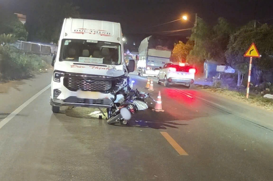 Va chạm với xe khách trên quốc lộ 19, người đàn ông đi xe máy tử vong