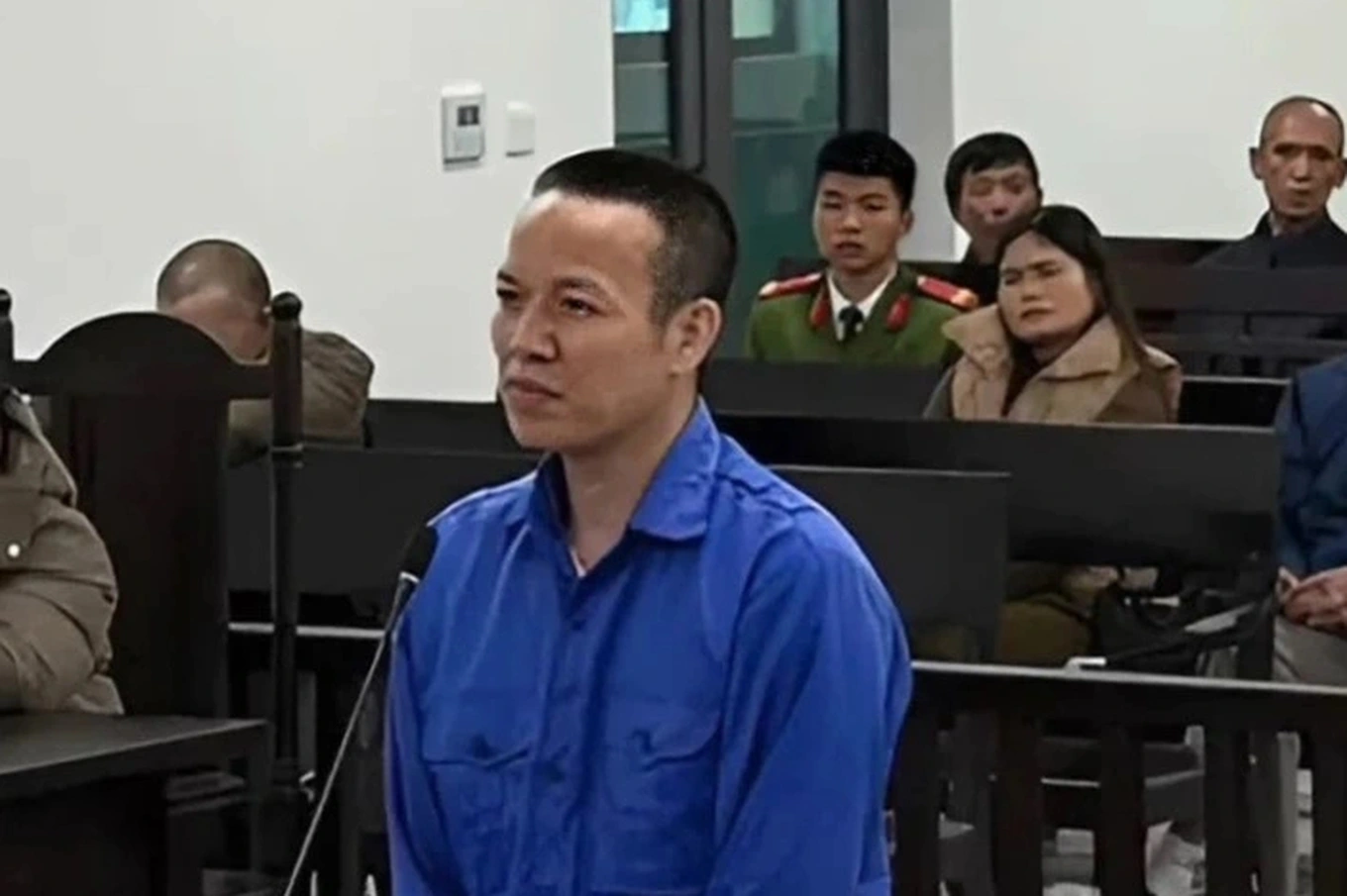 Gã đàn ông cầm dao truy sát người tình cũ vì níu kéo tình cảm bất thành