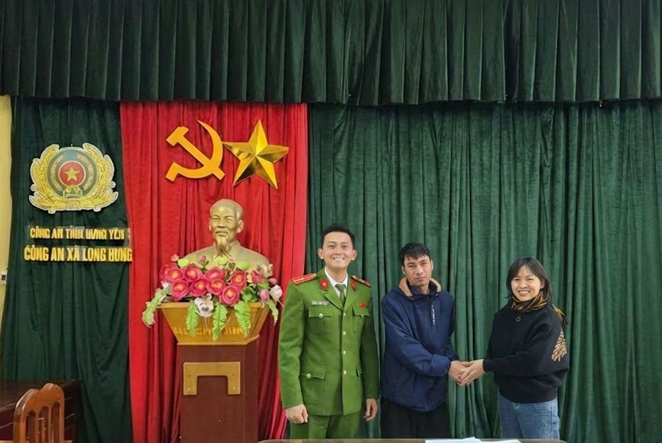 Hưng Yên: Nhận 200 triệu đồng chuyển khoản nhầm, nam thanh niên trình báo công an để trả lại