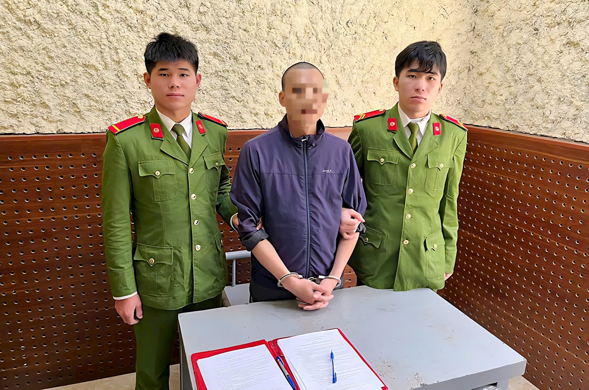 Cán bộ xã bị khởi tố vì chiếm đoạt 800 triệu đồng