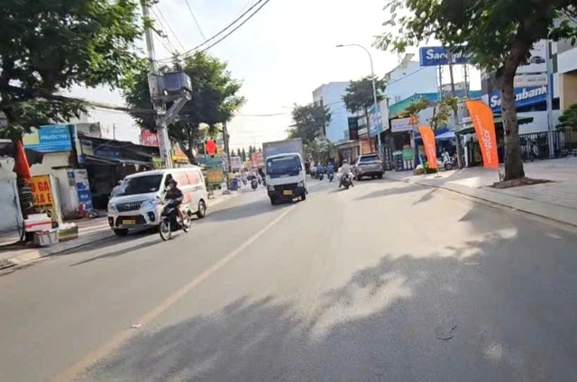 Giao lộ ở TP.HCM khiến người dân thấp thỏm: ‘Vài ngày lại nghe tiếng… rầm’