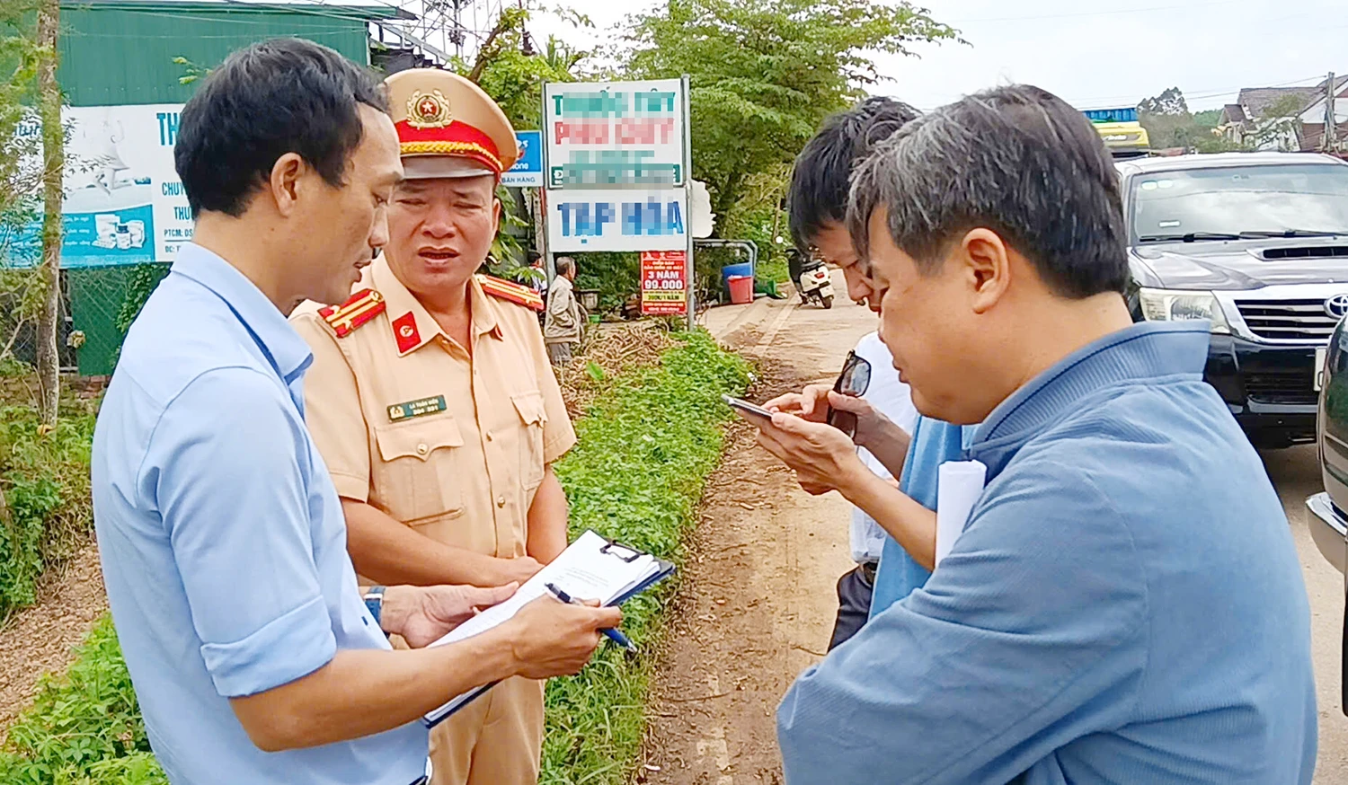 Biển báo giới hạn tốc độ dày đặc trên quốc lộ 19