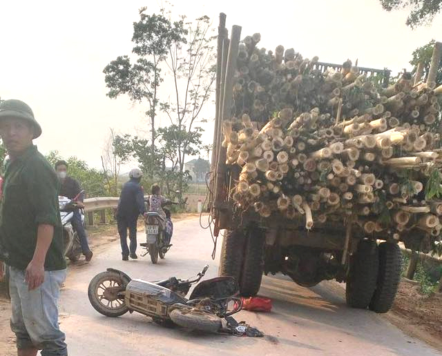 Nghệ An: Bé gái 5 tuổi tử vong thương tâm sau va chạm xe tải