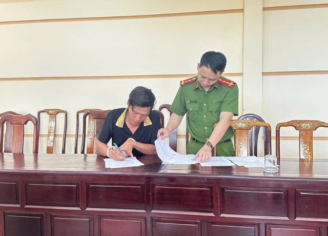 Tham ô tiền đơn hàng, hai nhân viên giao hàng nhanh bị khởi tố