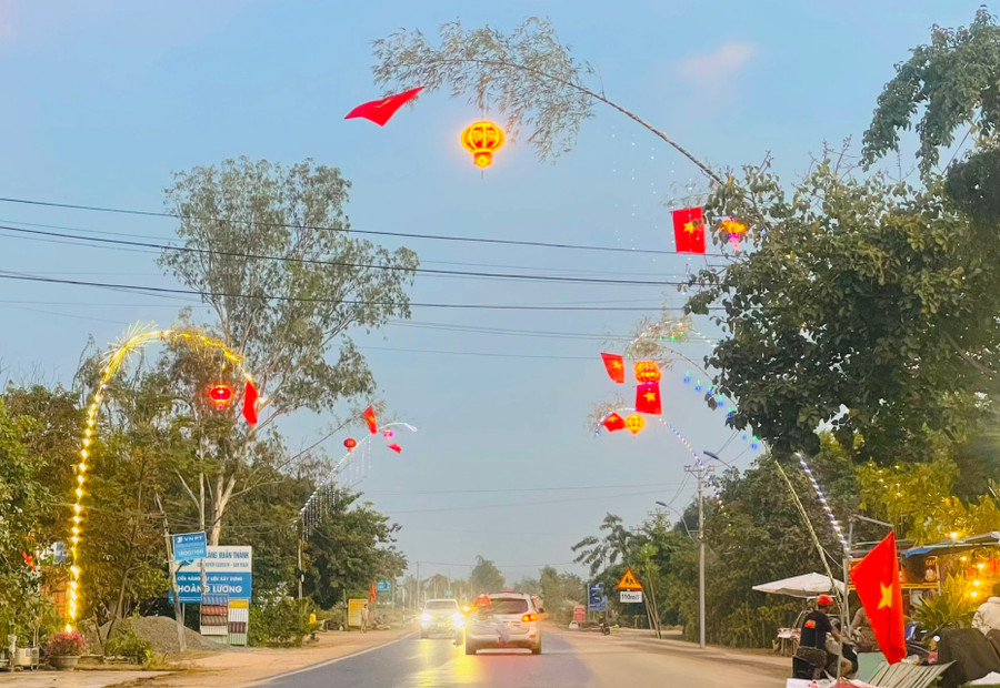 Dựng nêu đón Tết sớm