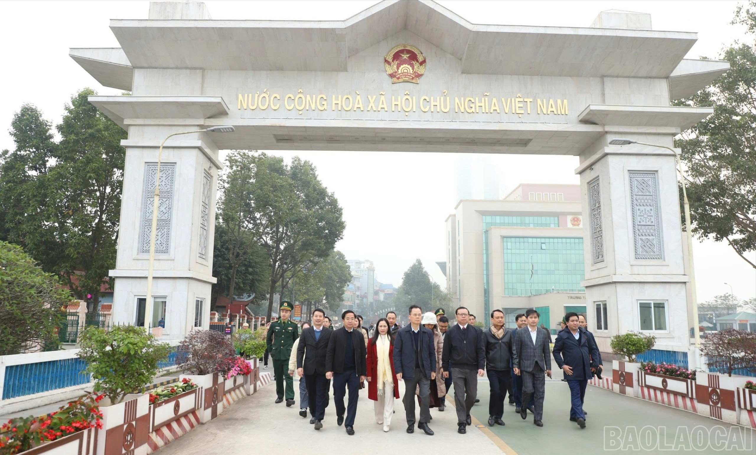 Đoàn đại biểu tỉnh Lào Cai xuất cảnh bắt đầu chuyến công tác tại thành phố Trùng Khánh, Trung Quốc