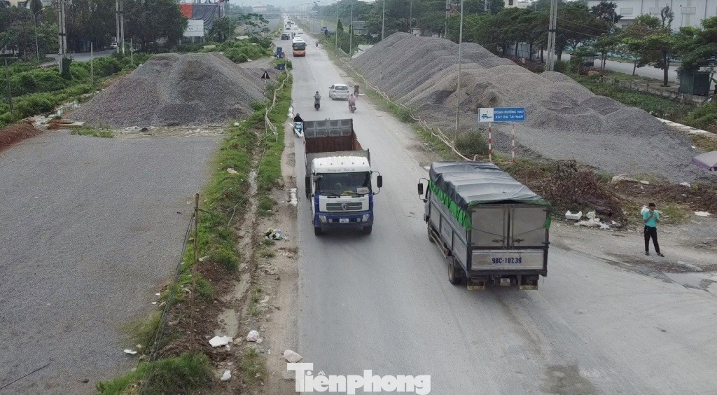 Quốc lộ 6 lại ‘vỡ’ tiến độ mặt bằng