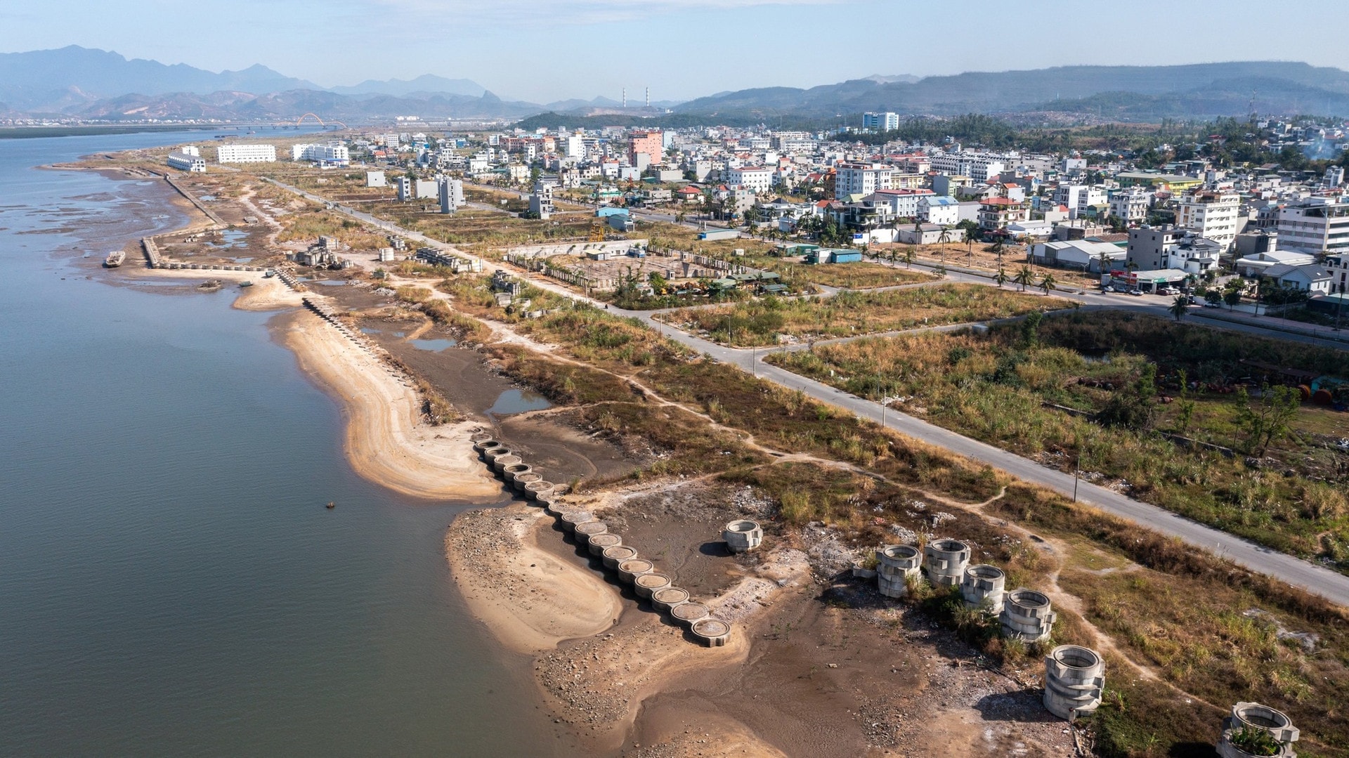 Quảng Ninh quy hoạch đại lộ 10km và cầu vượt vịnh để lên thành phố trực thuộc Trung ương