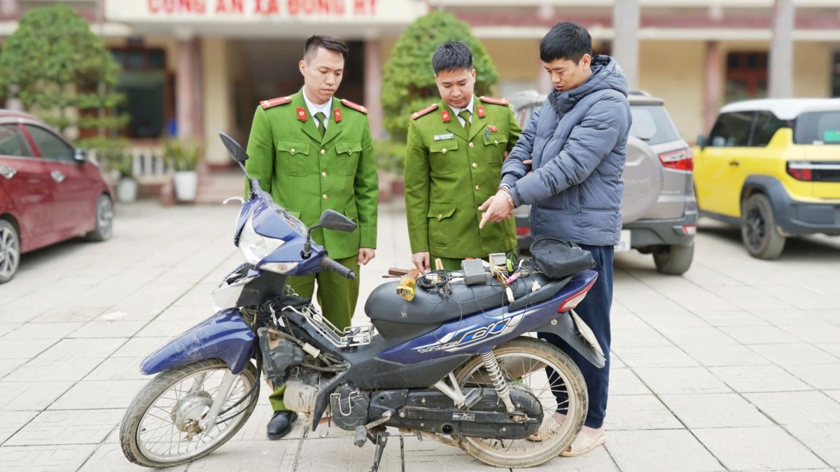 Thái Nguyên: Khởi tố đối tượng dùng súng kích điện trộm chó