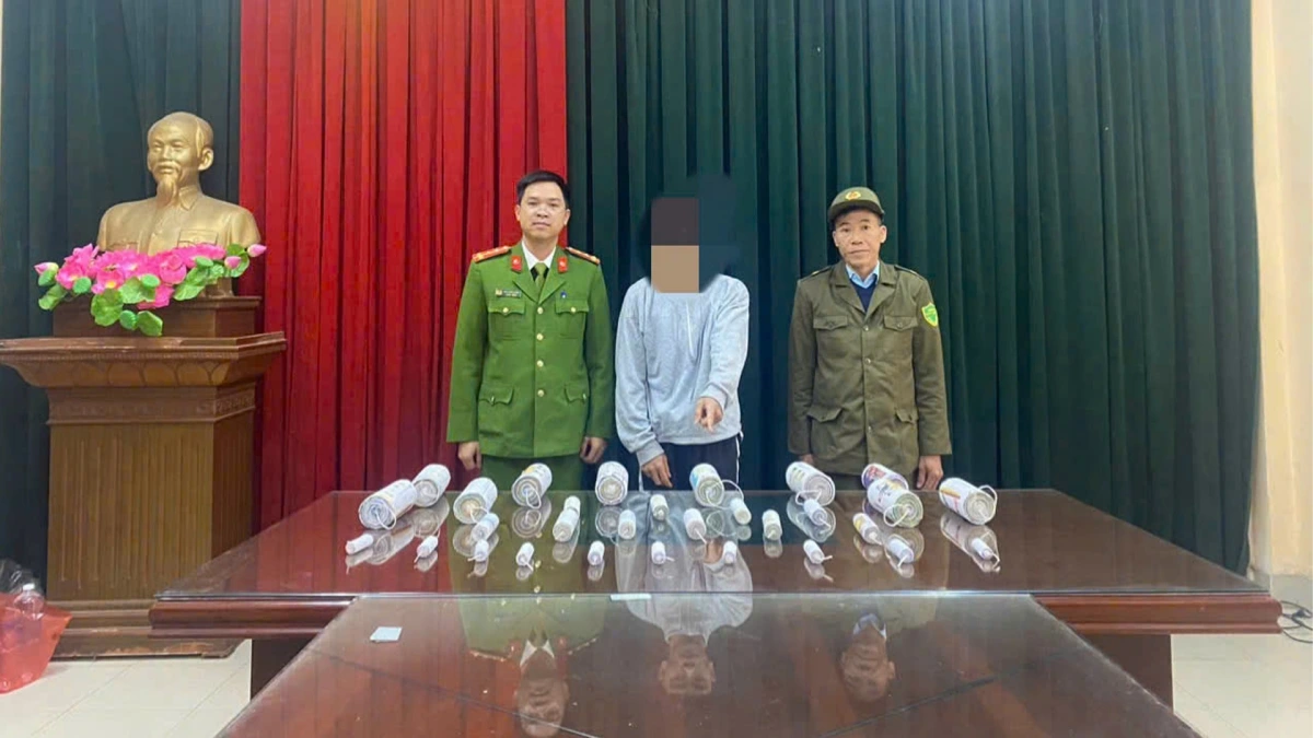 Nam thanh niên mang 8,2kg pháo nổ đi bán thì bị bắt