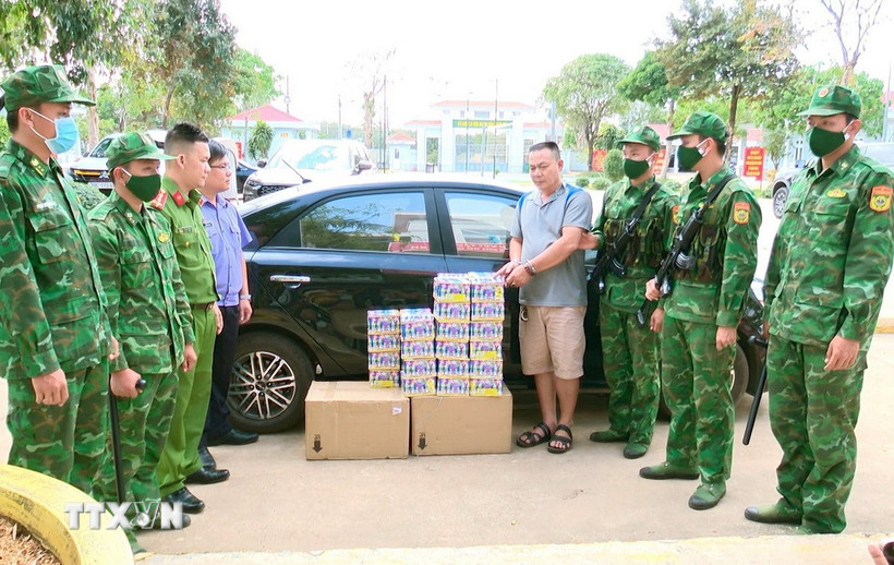 Tây Ninh: Bắt quả tang đối tượng vận chuyển số lượng lớn pháo lậu