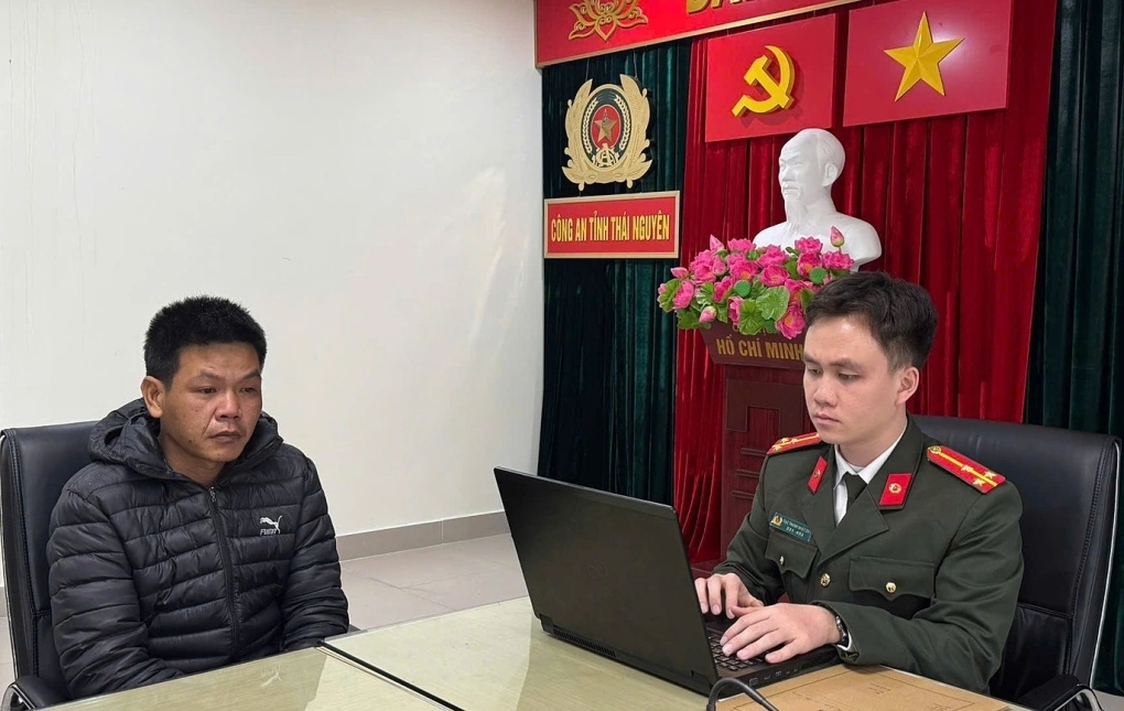 Chiếm đoạt tiền từ thiện lũ lụt của 30 người