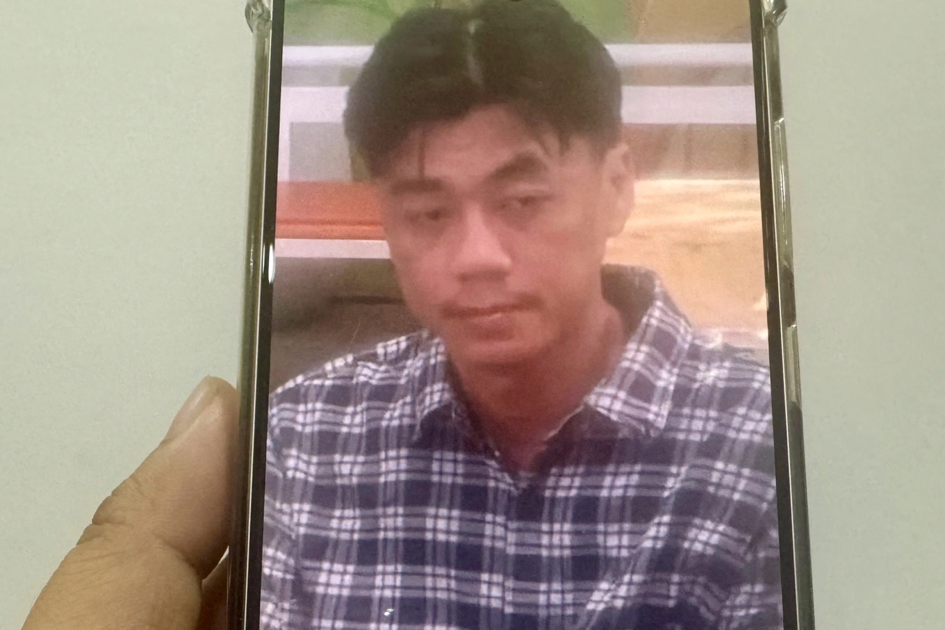 Cô gái bị bạn trai quen qua mạng dùng “ảnh nóng” tống tiền ở Đồng Nai