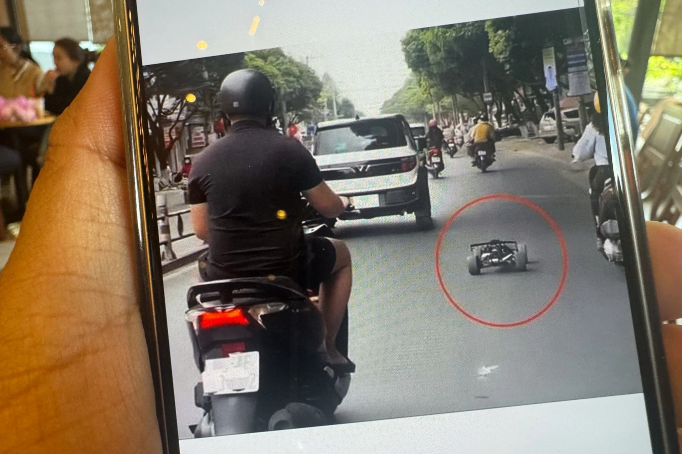 Điều khiển ô tô mô hình chạy trên đường ở Đồng Nai, thanh niên bị xử phạt