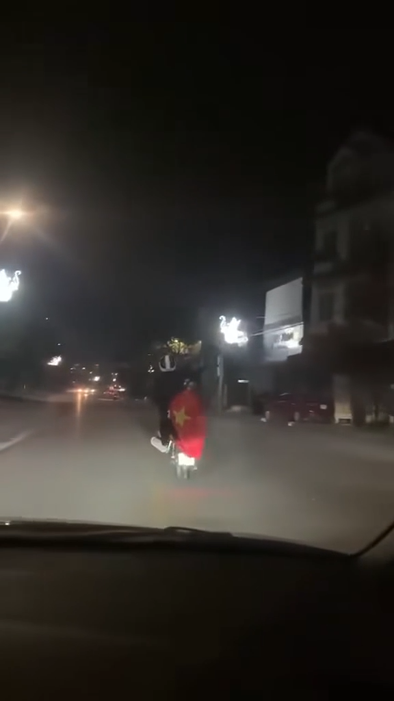 THÁI NGUYÊN: XỬ LÝ NGHIÊM LÁI XE “ĐIỀU KHIỂN XE CHẠY BẰNG MỘT BÁNH ĐỐI VỚI XE HAI BÁNH”