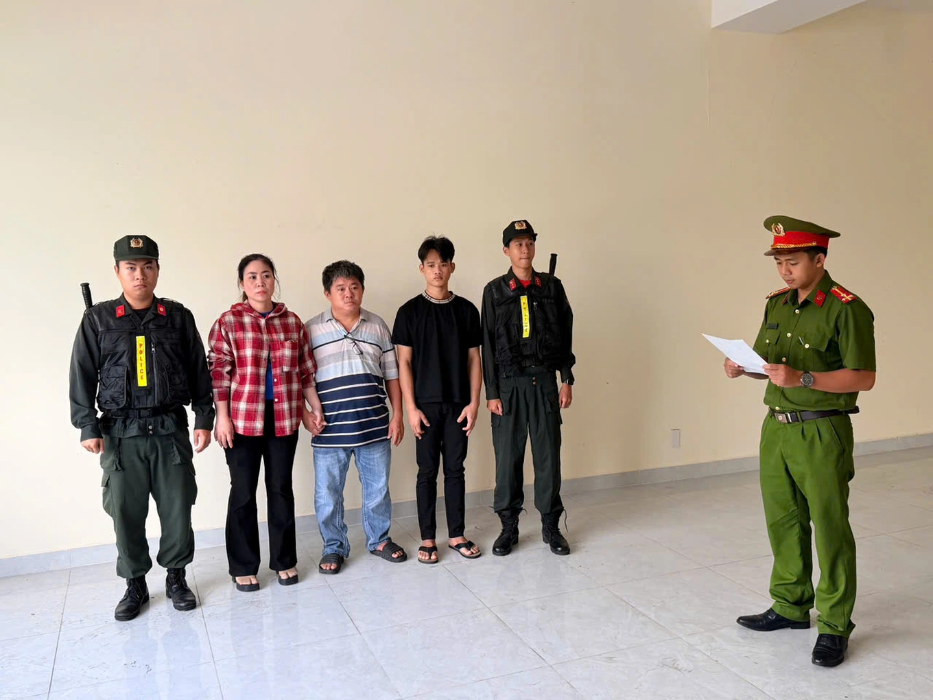 Bắt giam chủ cơ sở Châu Phát sản xuất 800 tấn mì trộn hóa chất ở TPHCM