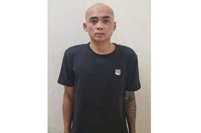 Sửa điện thoại của khách, chủ tiệm rút trộm hơn 18 triệu