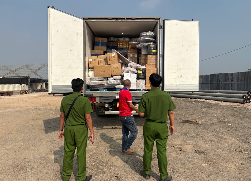 Phát hiện hơn 28,8 tấn thực phẩm đông lạnh không rõ nguồn gốc chuẩn bị bán ra thị trường Tết