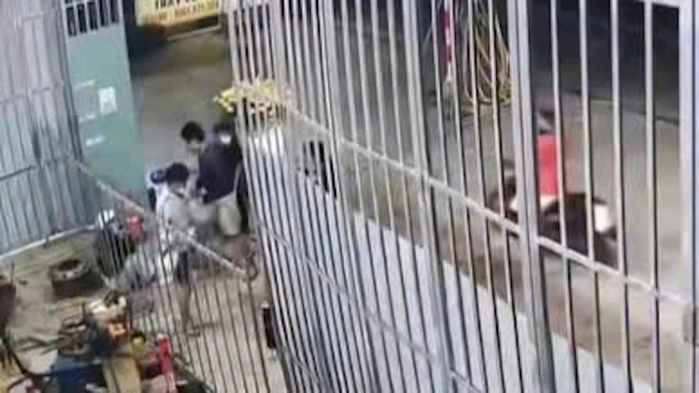 Nhóm cướp chém người về quê ăn Tết trong đêm