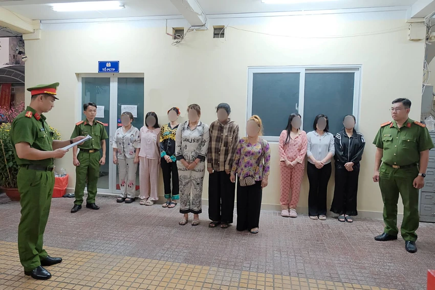 Đánh nhau ở gần phố Tây, 9 nhân viên quán bị khởi tố