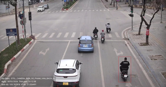 Hà Nội: Camera AI trích xuất danh sách 30 trường hợp vượt đèn đỏ từ ngày 18/2 – 19/2