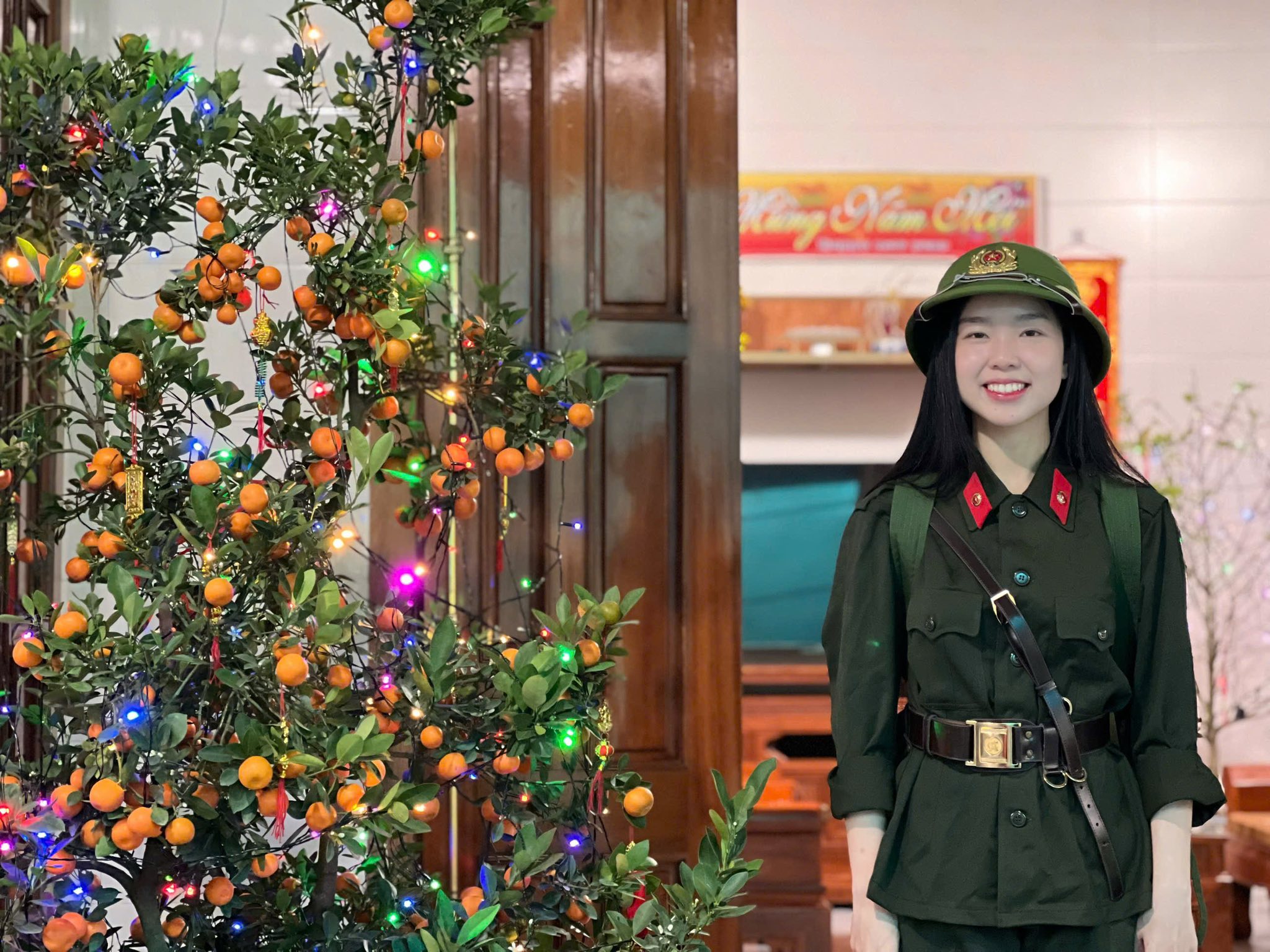 Nữ cử nhân đại học tình nguyện viết đơn tham gia nghĩa vụ