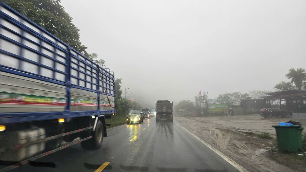 Sơn La: Mưa mù, rét đậm gây ảnh hưởng an toàn giao thông trên Quốc lộ 6 dịp cận Tết