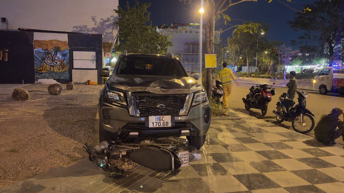 [VIDEO] Xe ô tô kéo lê xe máy trên đường khoảng 1km, 1 người tử vong