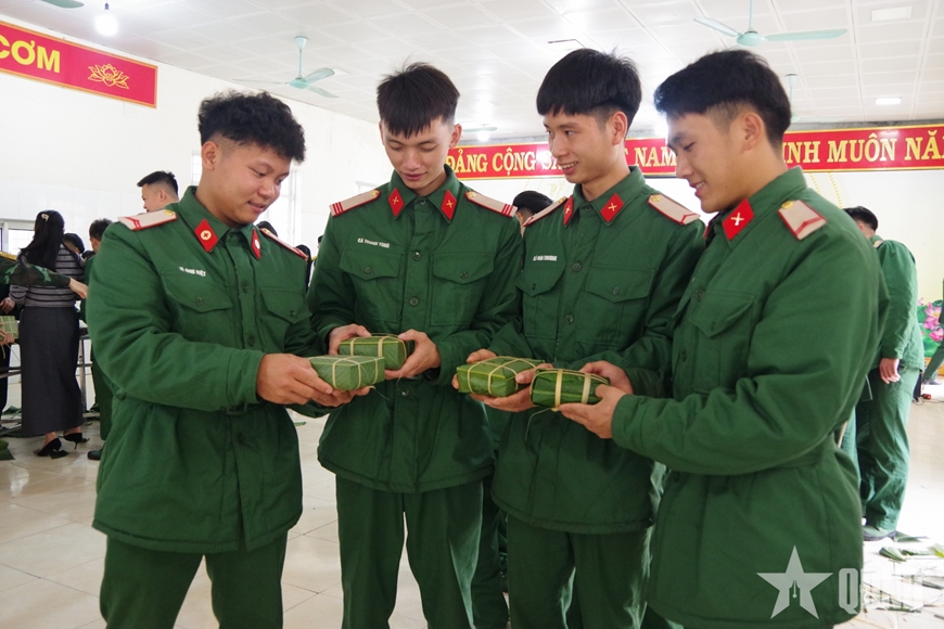 Sôi nổi hội thi gói bánh chưng ở Bộ CHQS tỉnh Sơn La