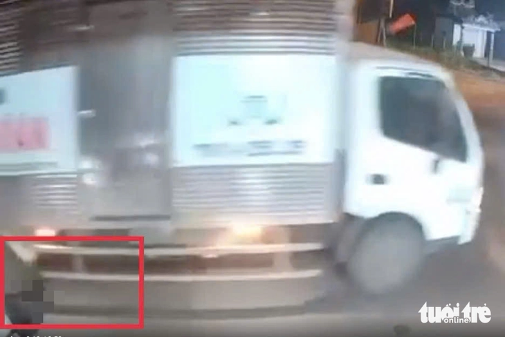 Truy tìm tài xế xe tải cán qua đầu nạn nhân rồi bỏ chạy