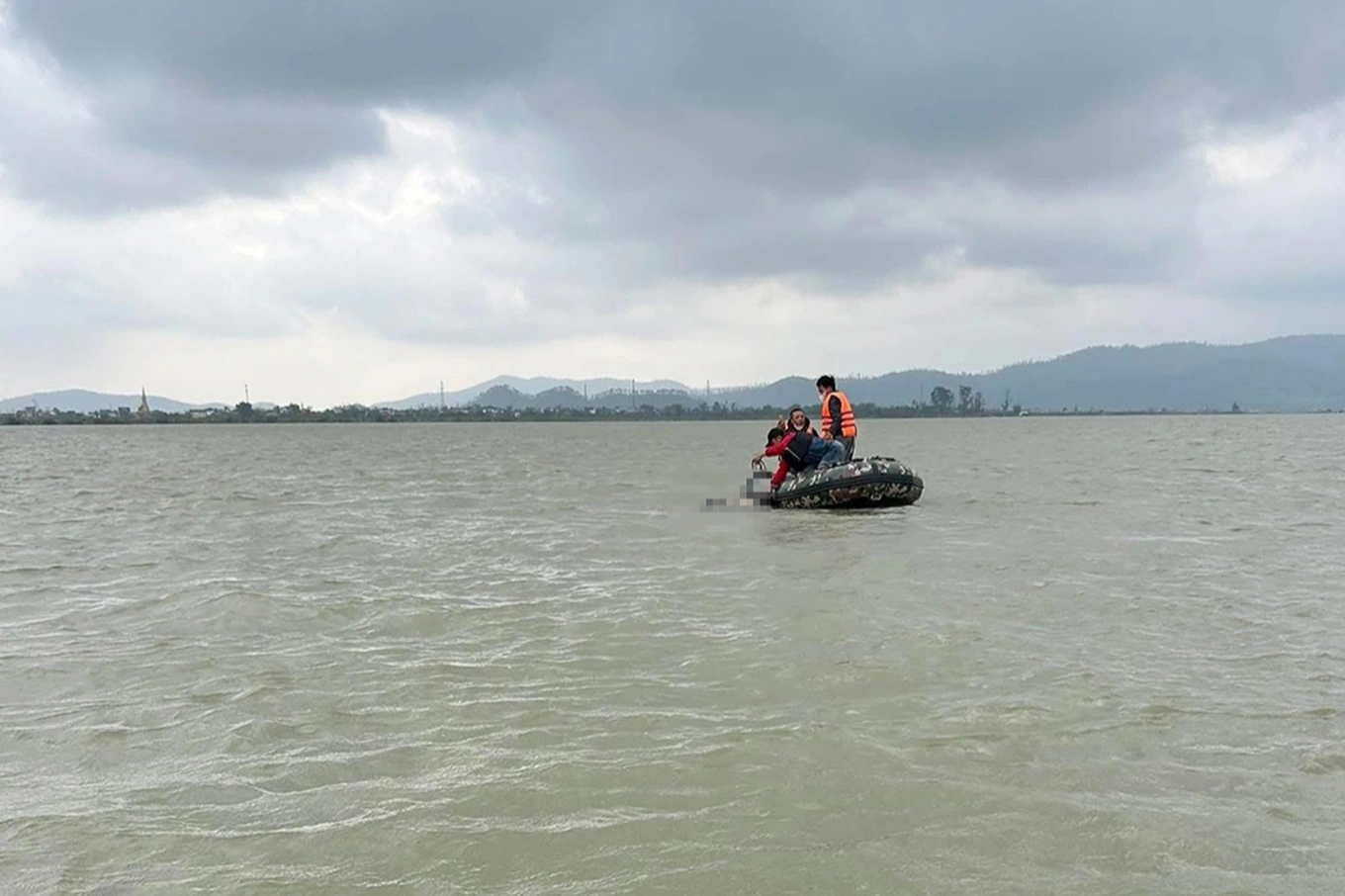 Tìm thấy thi thể bé gái 12 tuổi đạp xe rời nhà từ 3 ngày trước