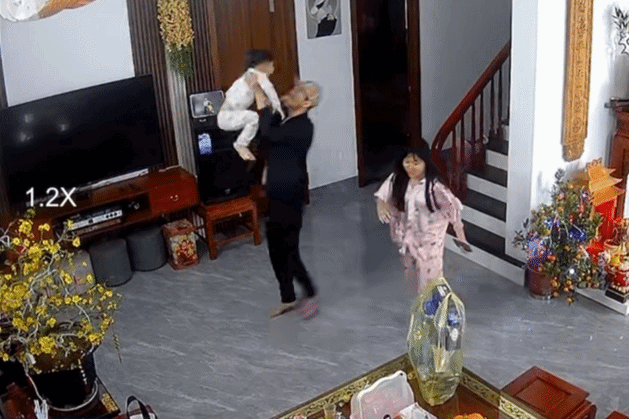 9 triệu lượt xem chồng cũ mang giỏ quà đến đón con về ăn Tết nhà nội