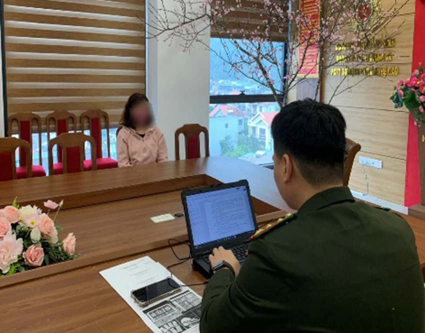 Công an triệu tập người đăng quảng cáo đổi tiền lẻ trên Facebook