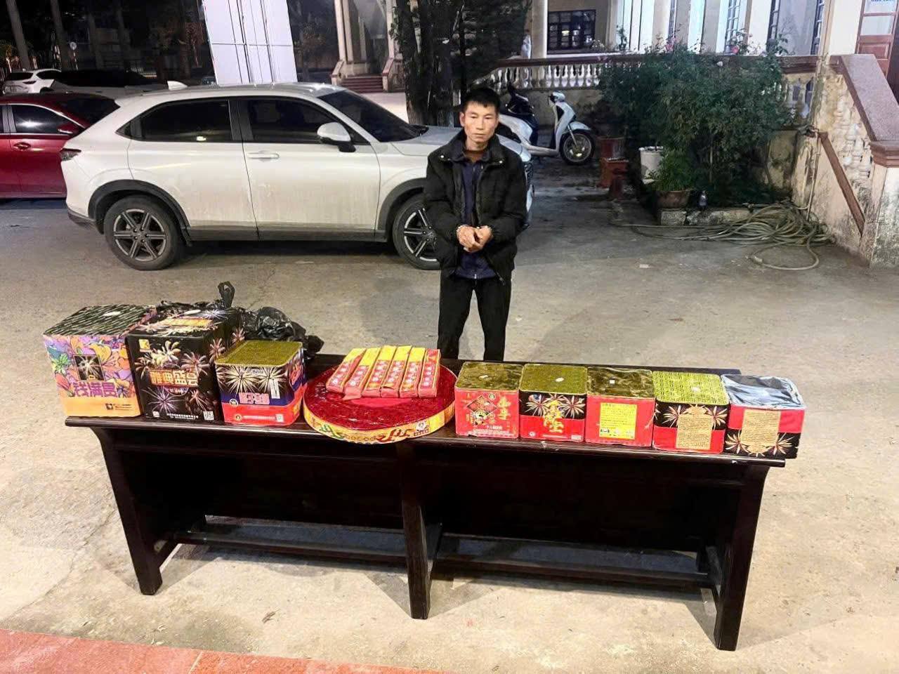 Công an phường Móng Cái 2 bắt giữ đối tượng tàng trữ hàng cấm