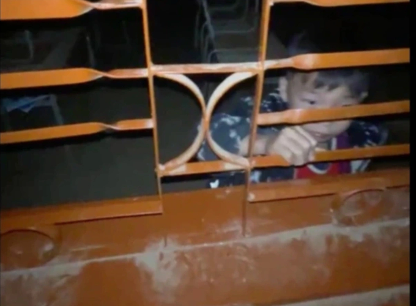 Vụ học sinh bị nhốt trong lớp đến đêm ở Sơn La: Cô giáo là người khóa cửa?