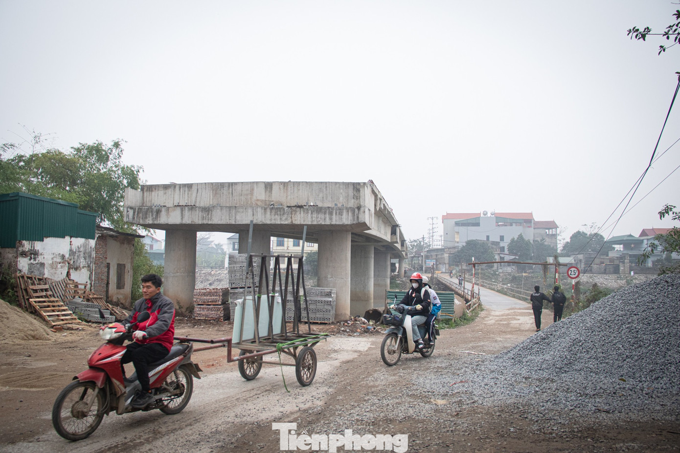 Hà Nội: Dự án cầu dừng thi công hơn nửa năm do vướng mặt bằng