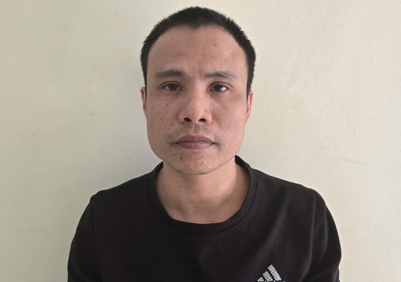 Vận động đối tượng truy nã từ Campuchia về đầu thú