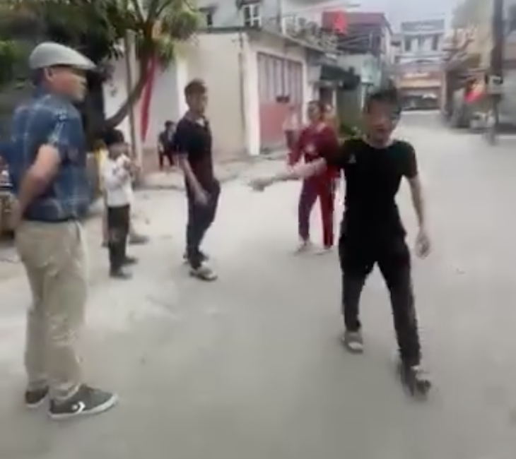 Người ‘đòi’ thu tiền đỗ xe ô tô trước cổng chùa Gôi ở Ninh Bình đã bị công an mời lên làm việc