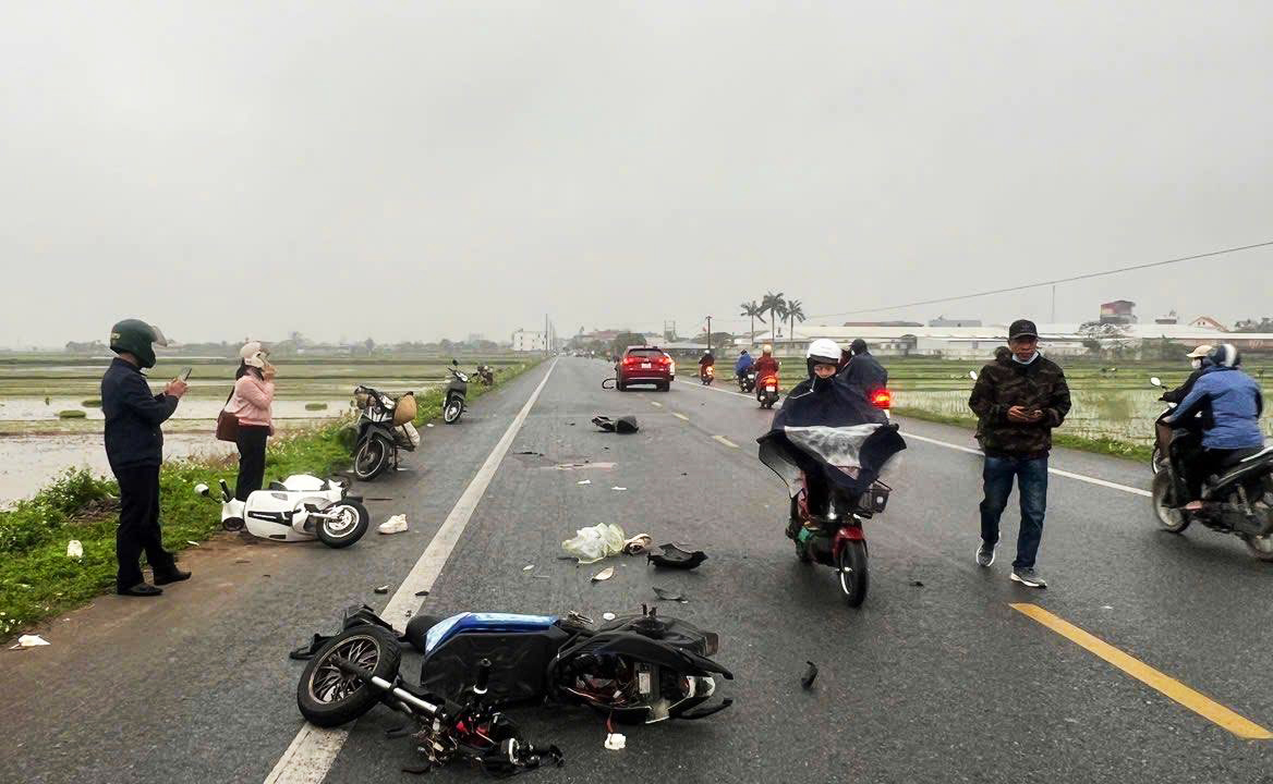 Hưng Yên: Ô tô va chạm xe máy điện, hai học sinh tử vong trên đường đến trường