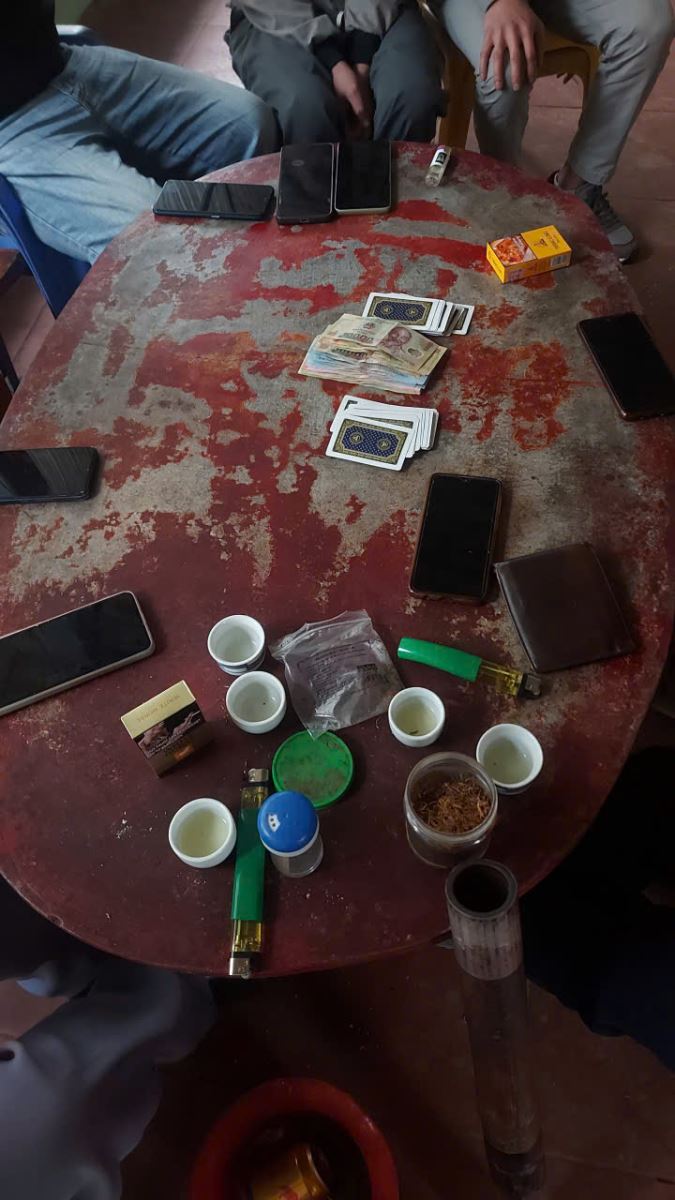 Công an xã Mường Động bắt quả tang 07 đối tượng đánh bạc