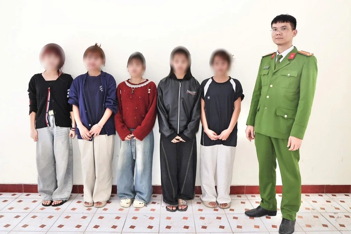 Nghe lời người lạ trên mạng, 5 học sinh lớp 8 bỏ nhà đi làm thuê