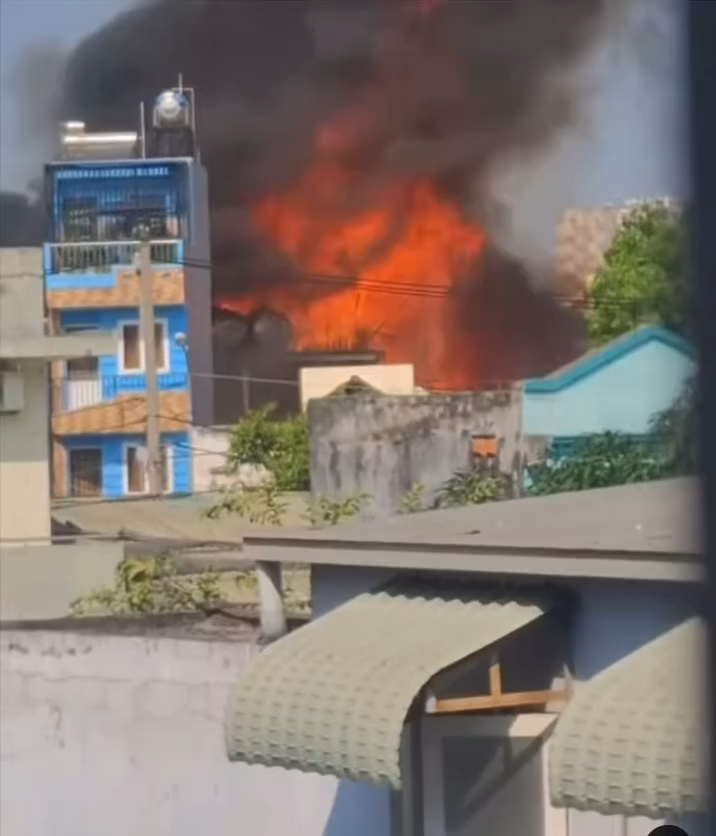 [VIDEO] Cháy quán cà phê, quán ăn Nọong Ơi, Nhà Bên Suối