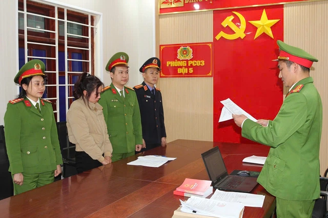 Triệt phá cơ sở sản xuất hơn 60.000 lít giấm giả