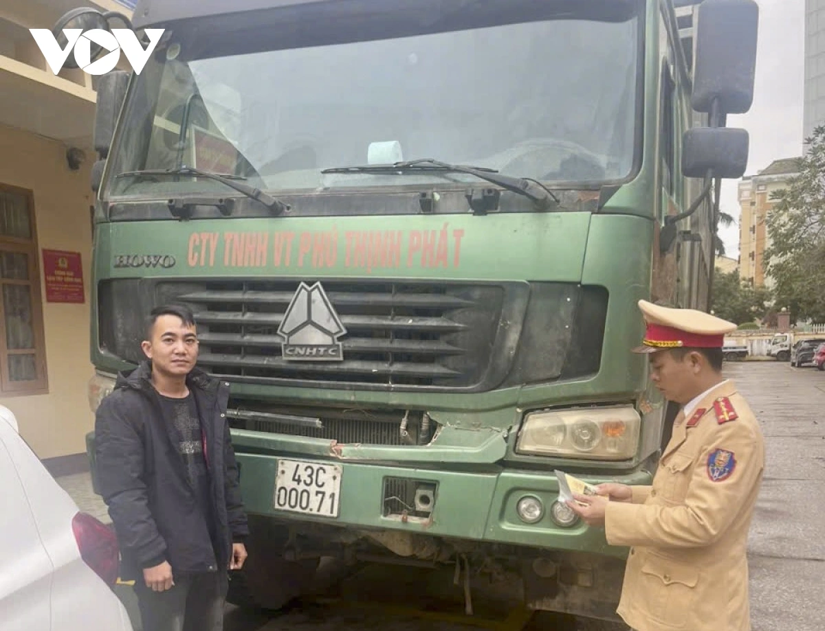 Sau phản ánh VOV.VN, CSGT Thái Nguyên quyết liệt xử lý xe quá tải che lấp biển số