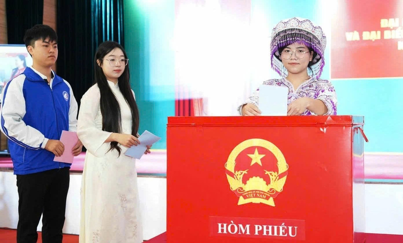 Cử tri Thái Nguyên đi bầu cử 1000048670.jpg