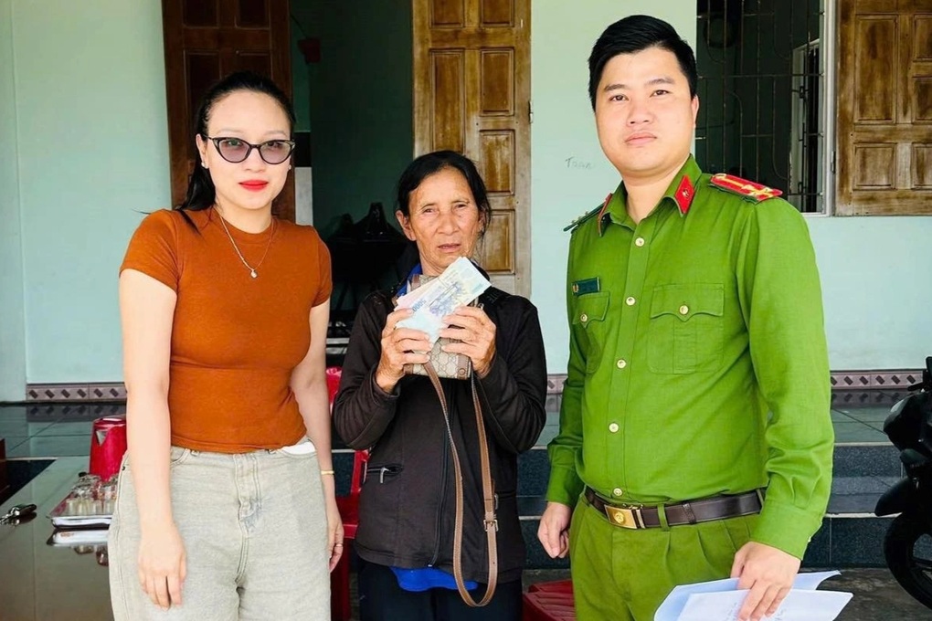 Bà lão 71 tuổi tìm chủ nhân chiếc túi xách chứa hàng chục triệu đồng - 1