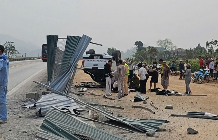 Ô tô lao vào công trường mở rộng cao tốc Nội Bài – Lào Cai, tài xế tử vong tại chỗ