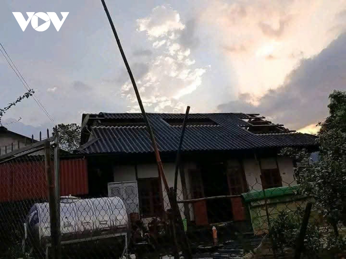 mua dong, loc xoay gay nhieu thiet hai cho lao cai hinh anh 1